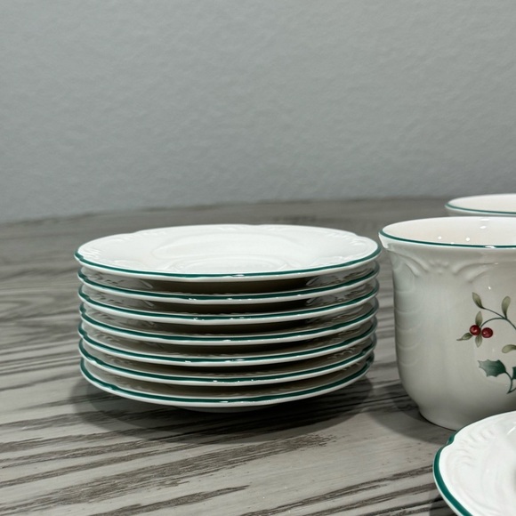 Pfaltzgraff Winterberry 10oz Coffee Cup with Flat Saucer Set of 8 - Picture 6 of 7